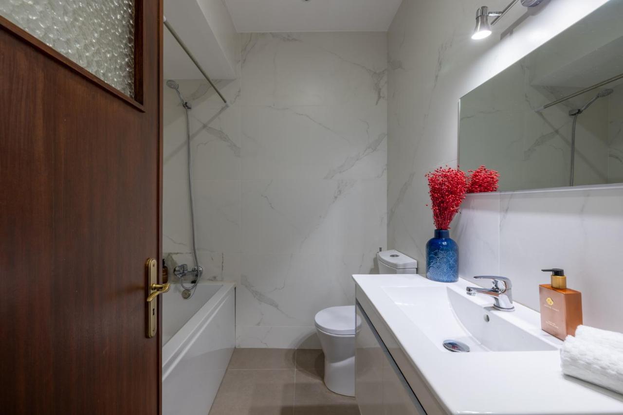 Downtown 2 Minutes By Walk To Center And Metro-Direct To Airpot T4 Leilighet Porto Eksteriør bilde