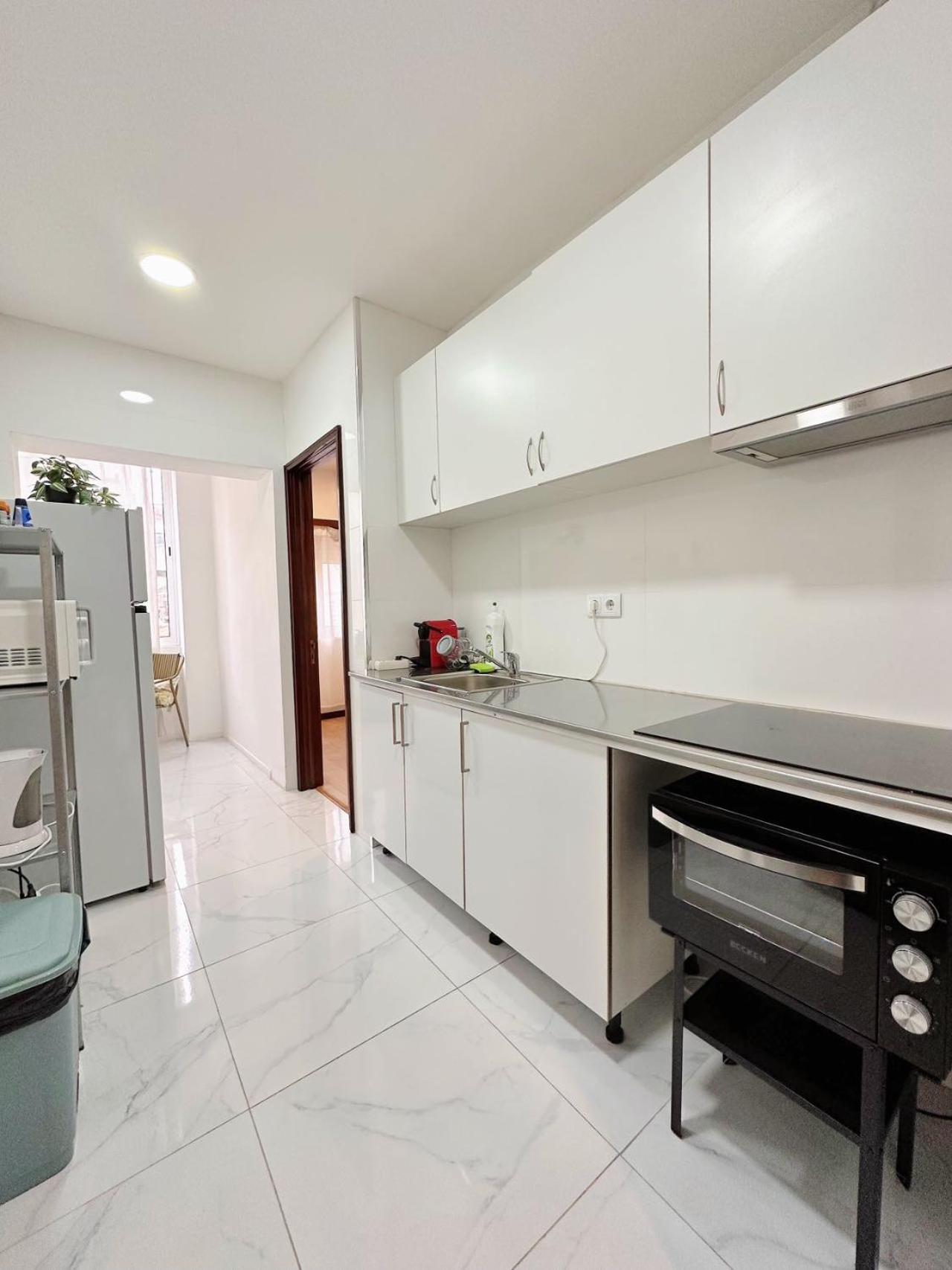 Downtown 2 Minutes By Walk To Center And Metro-Direct To Airpot T4 Leilighet Porto Eksteriør bilde